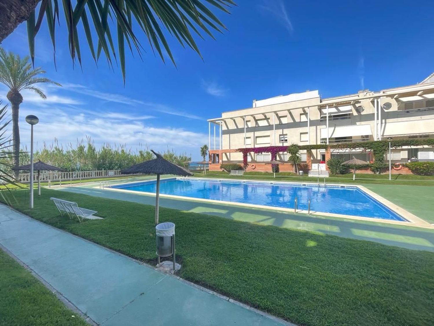 Apartment for sale, in first line of sea in Paseo Marítim Masia Blanca, in El Vendrell.