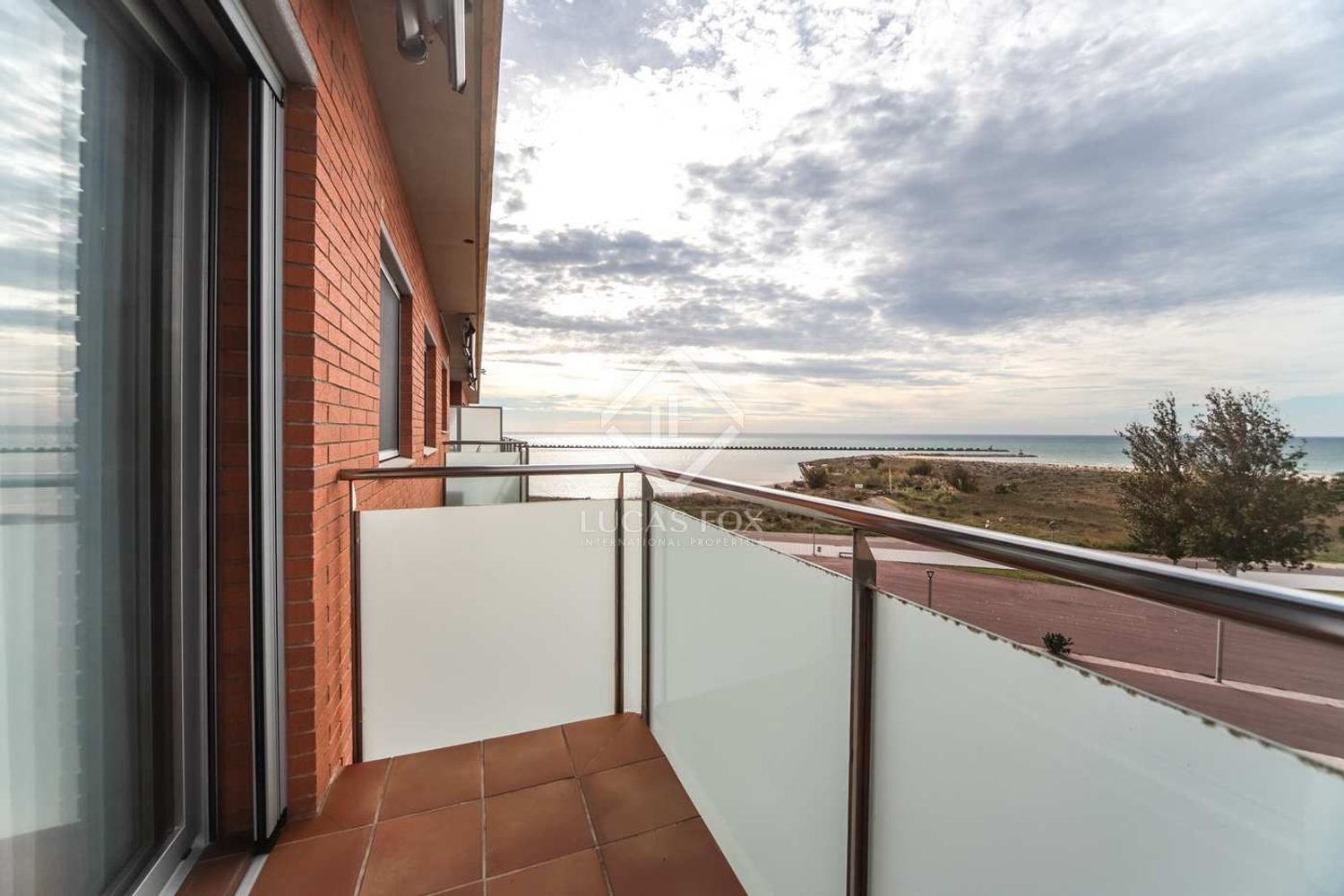 Penthouse for sale, in first line of sea in Pla de Sant Pere-Les Salines, in Cubelles.