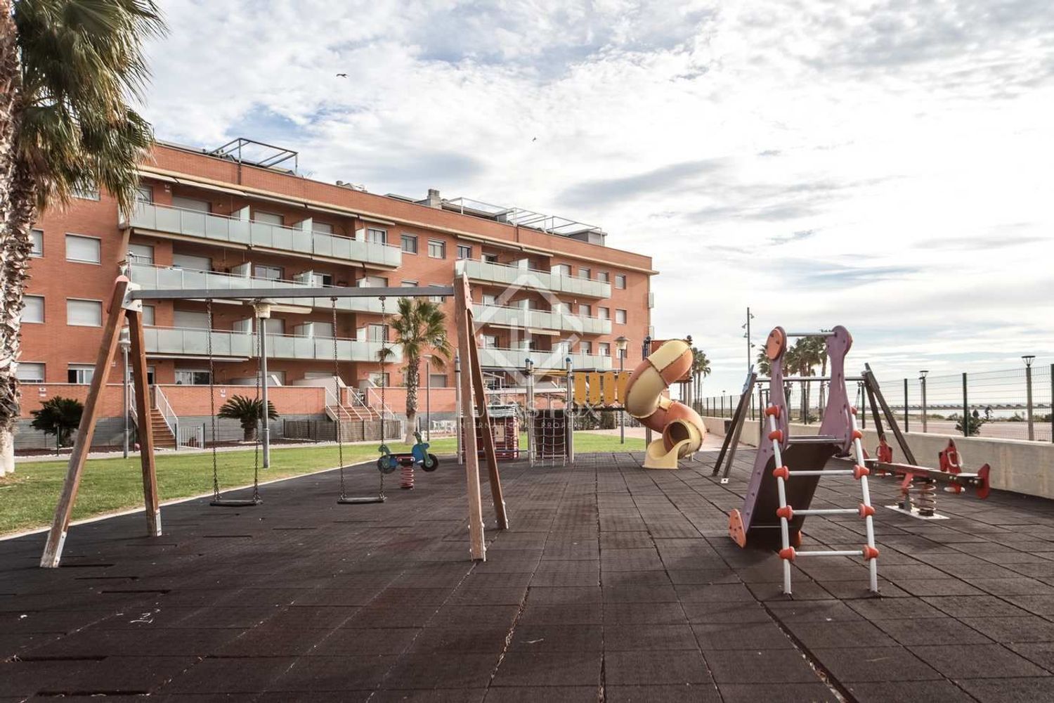 Ático en venta, en primera linea de mar en Pla de Sant Pere-Les Salines, en Cubelles.