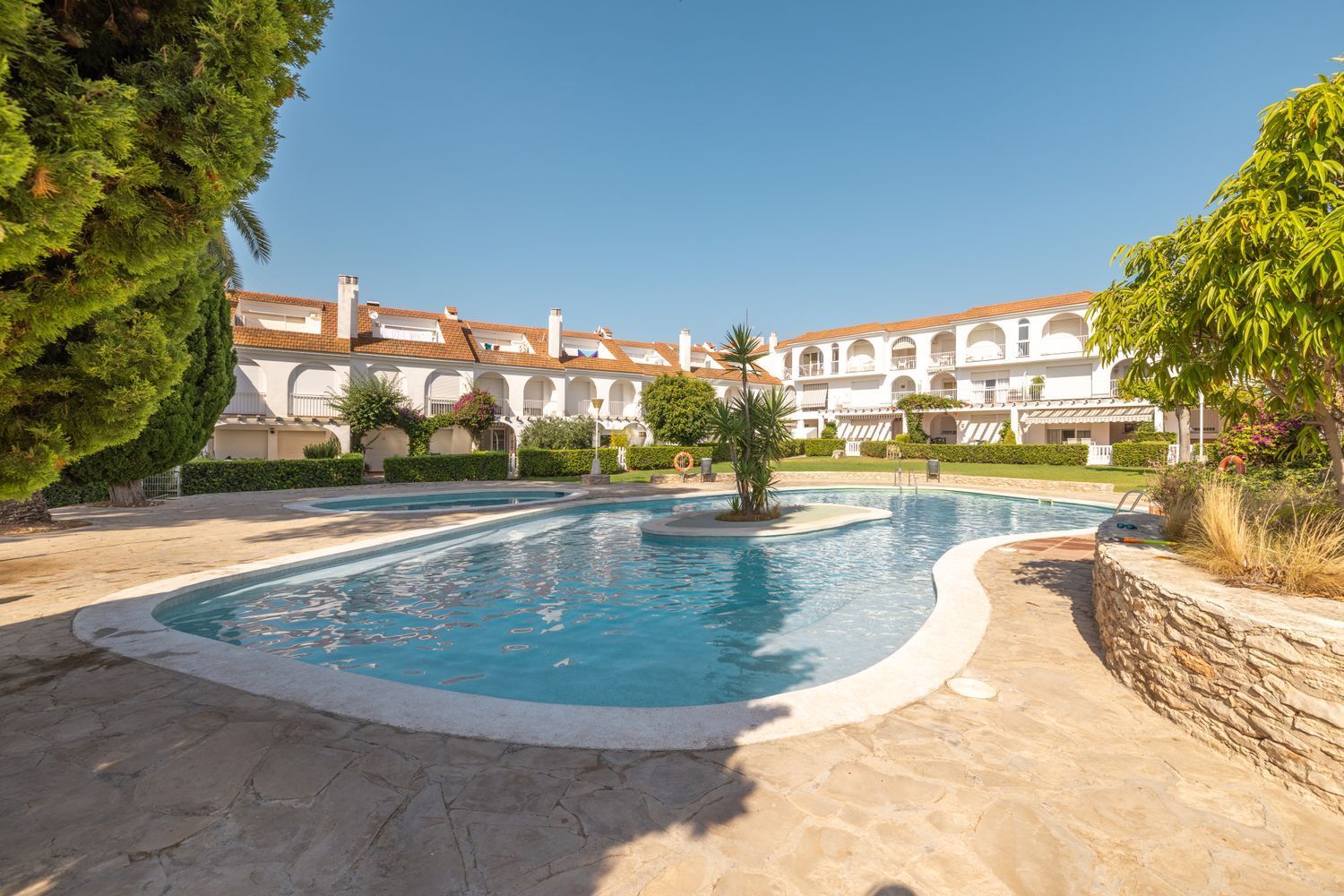 Terraced house for sale, in first line of sea in Aiguassera street, in Sant Carles de la Rápita.