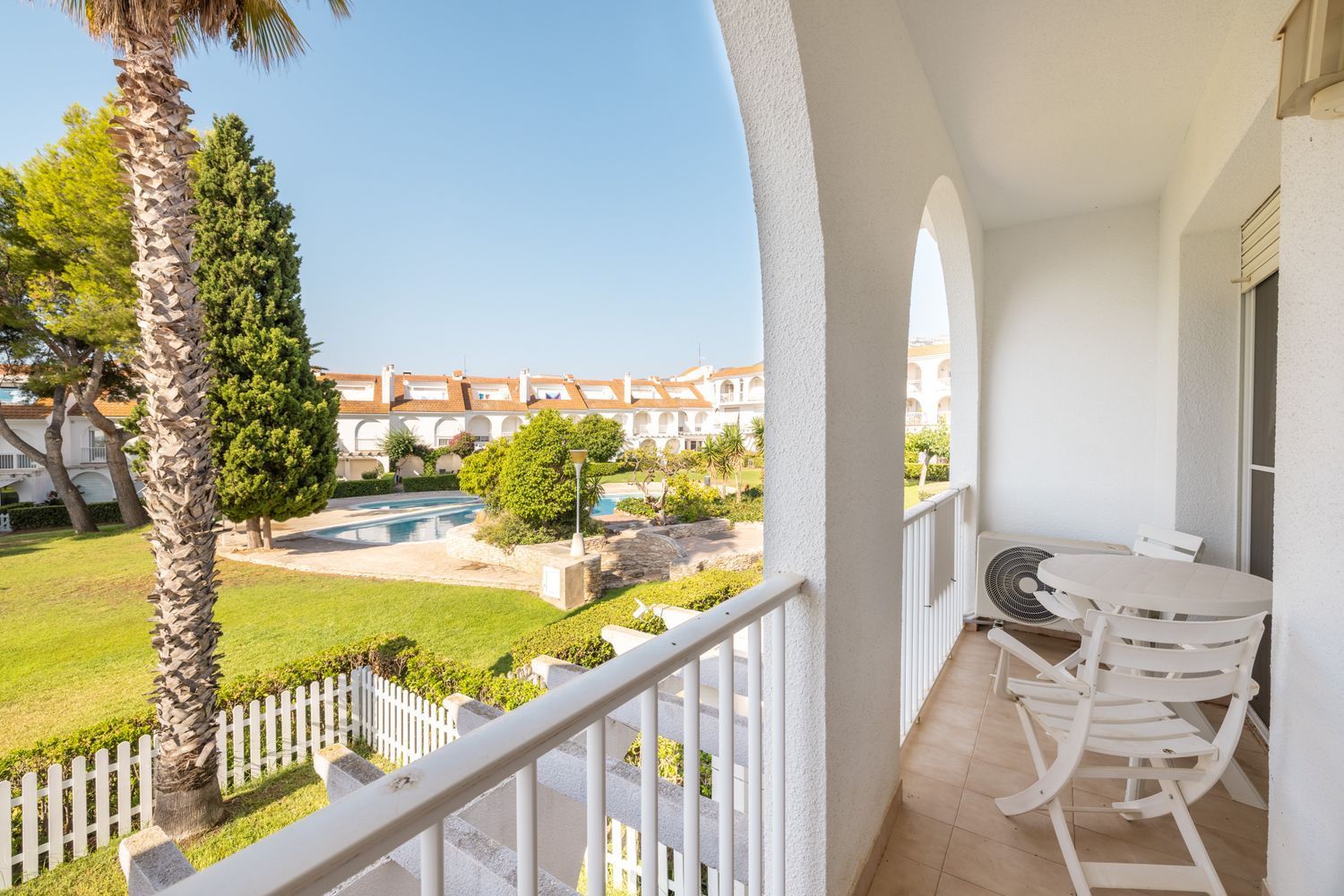 Terraced house for sale, in first line of sea in Aiguassera street, in Sant Carles de la Rápita.