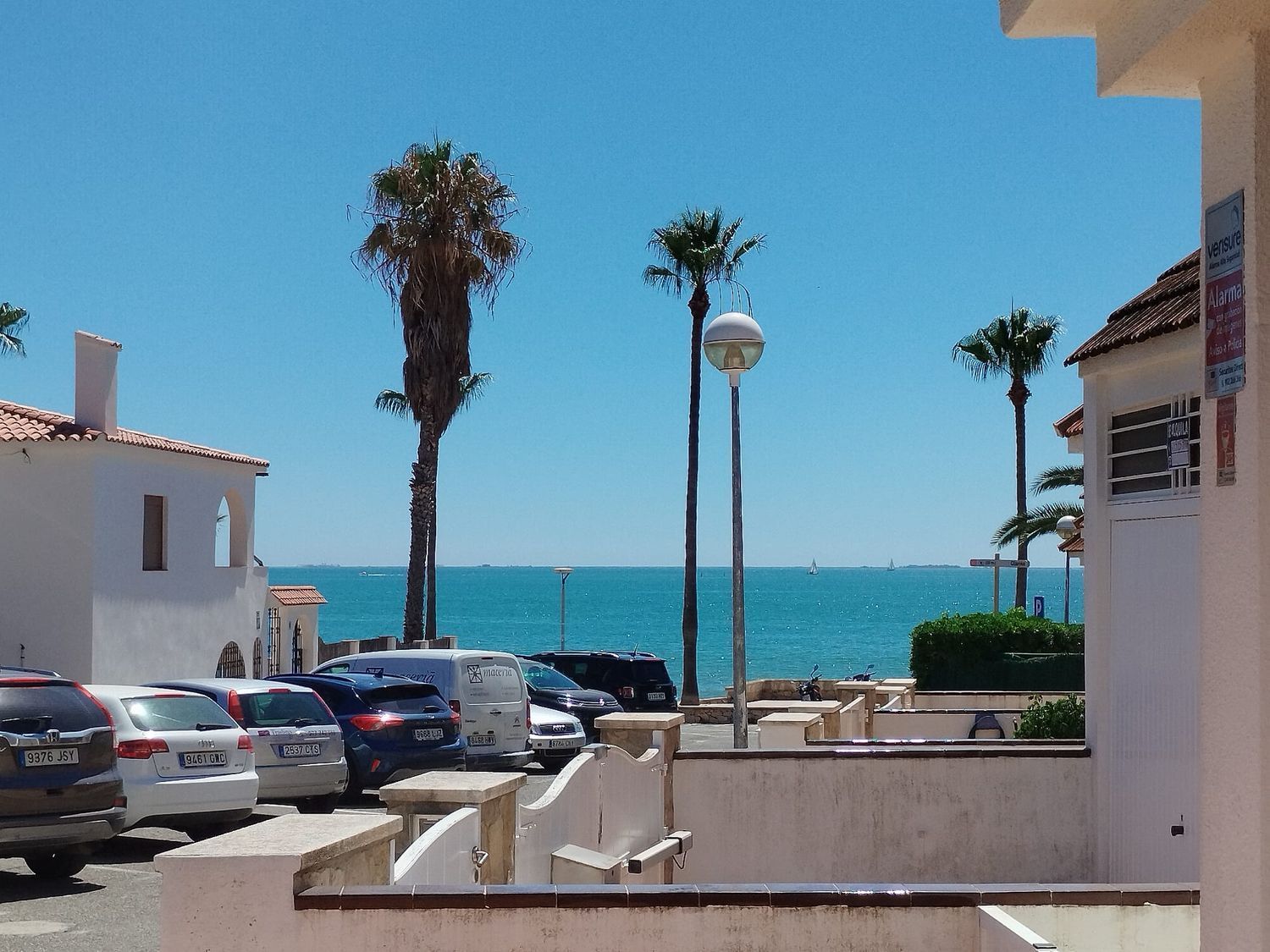 Xalet adossat en venda, a primera línia de mar al Carrer Aiguassera, a Sant Carles de la Ràpita.