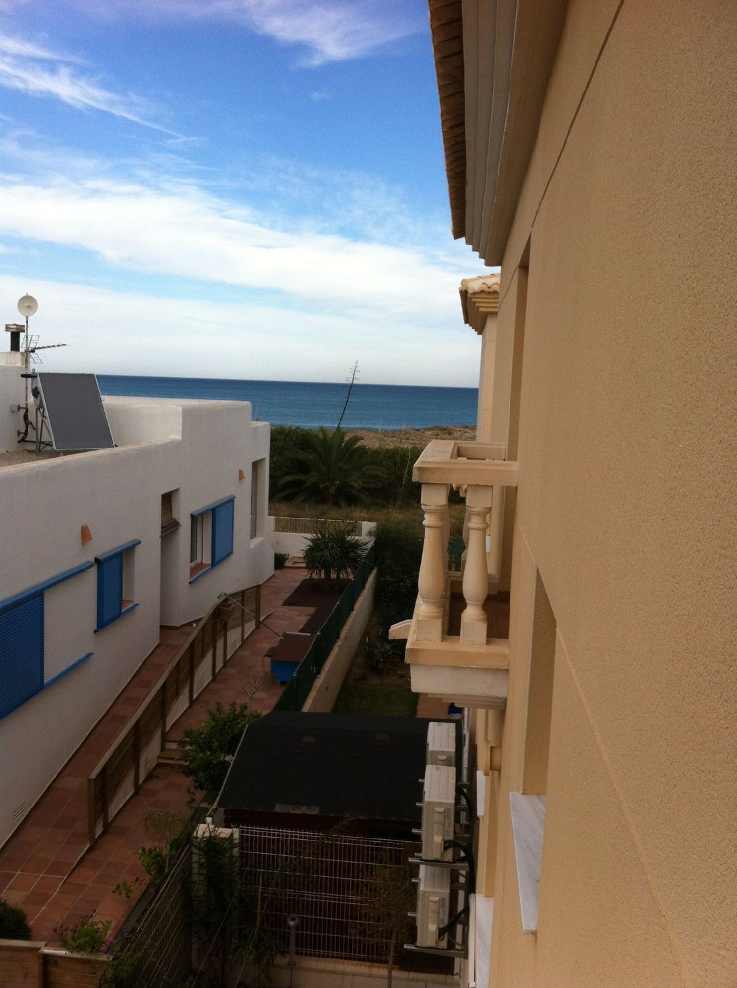 Semi-detached house for sale, in first line of sea in Burguera square, in Oliva.