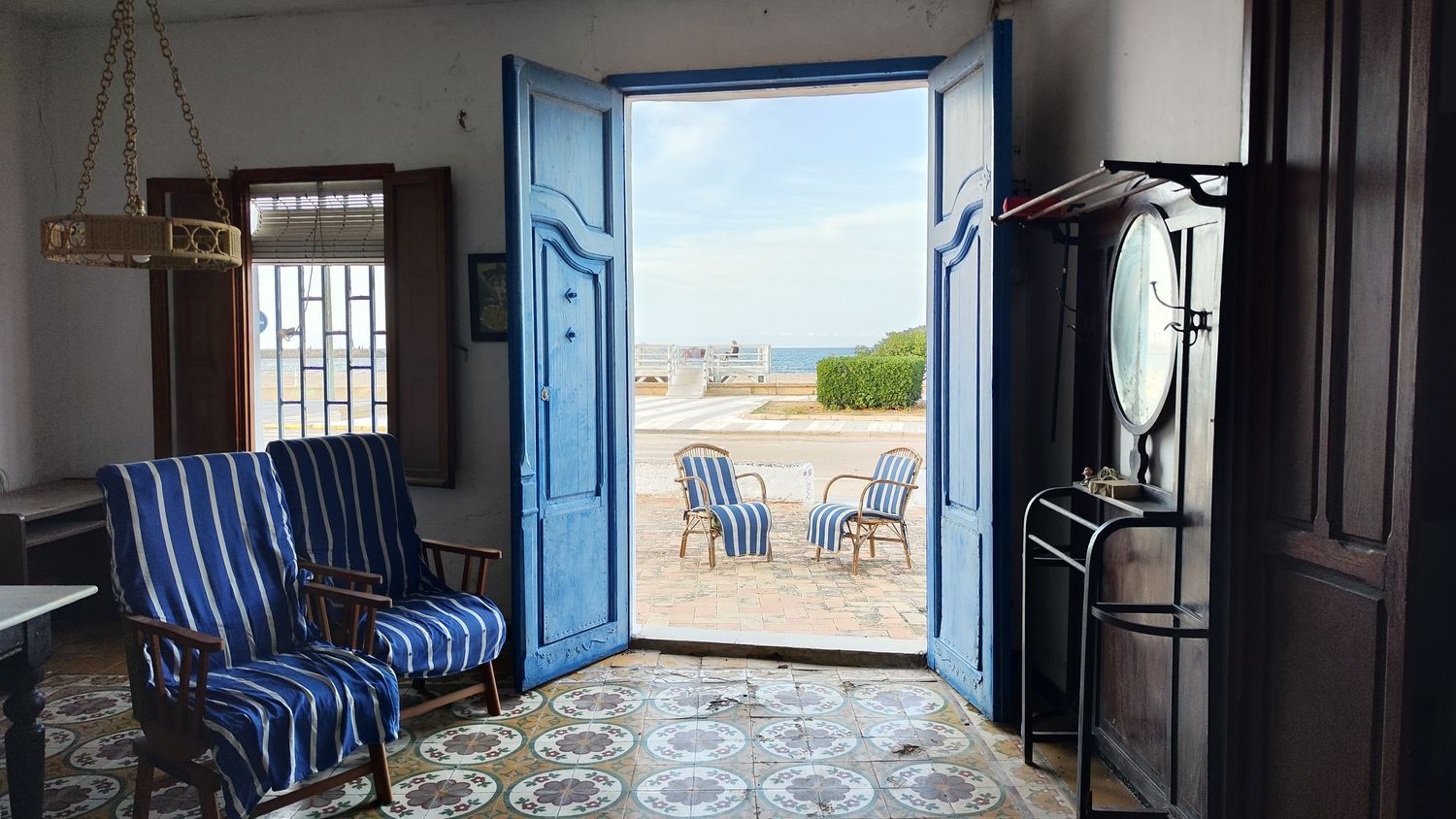 Semi-detached house for sale, in first line of sea in Alfons el Magnanim, in Oliva.