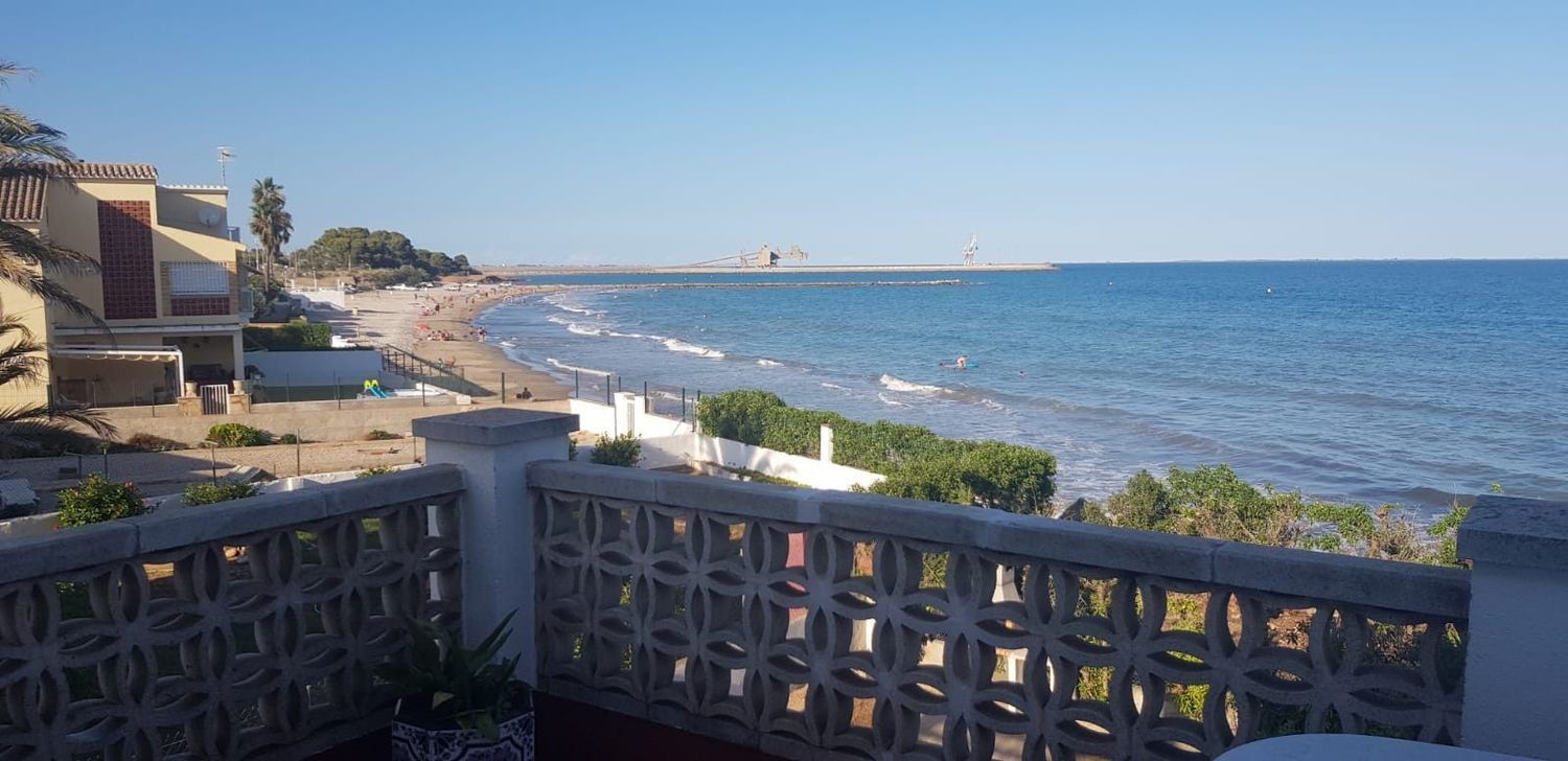 Casa à venda, em primeira linha de mar em Les cases d'Alcnaar, em Alcanar.