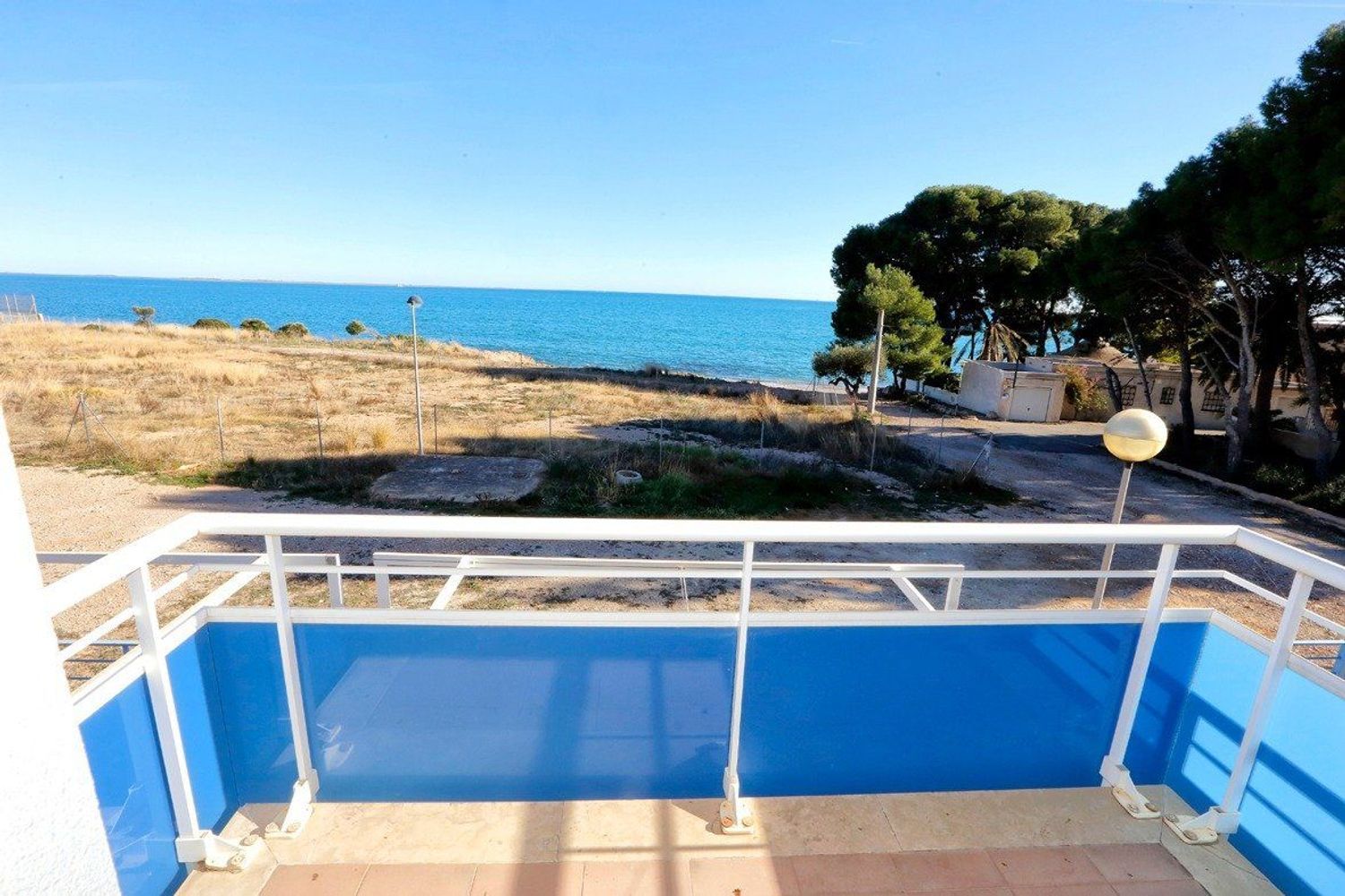 Chalet adosado en venta, en primera linea de mar en Montsià de Mar, en Alcanar.