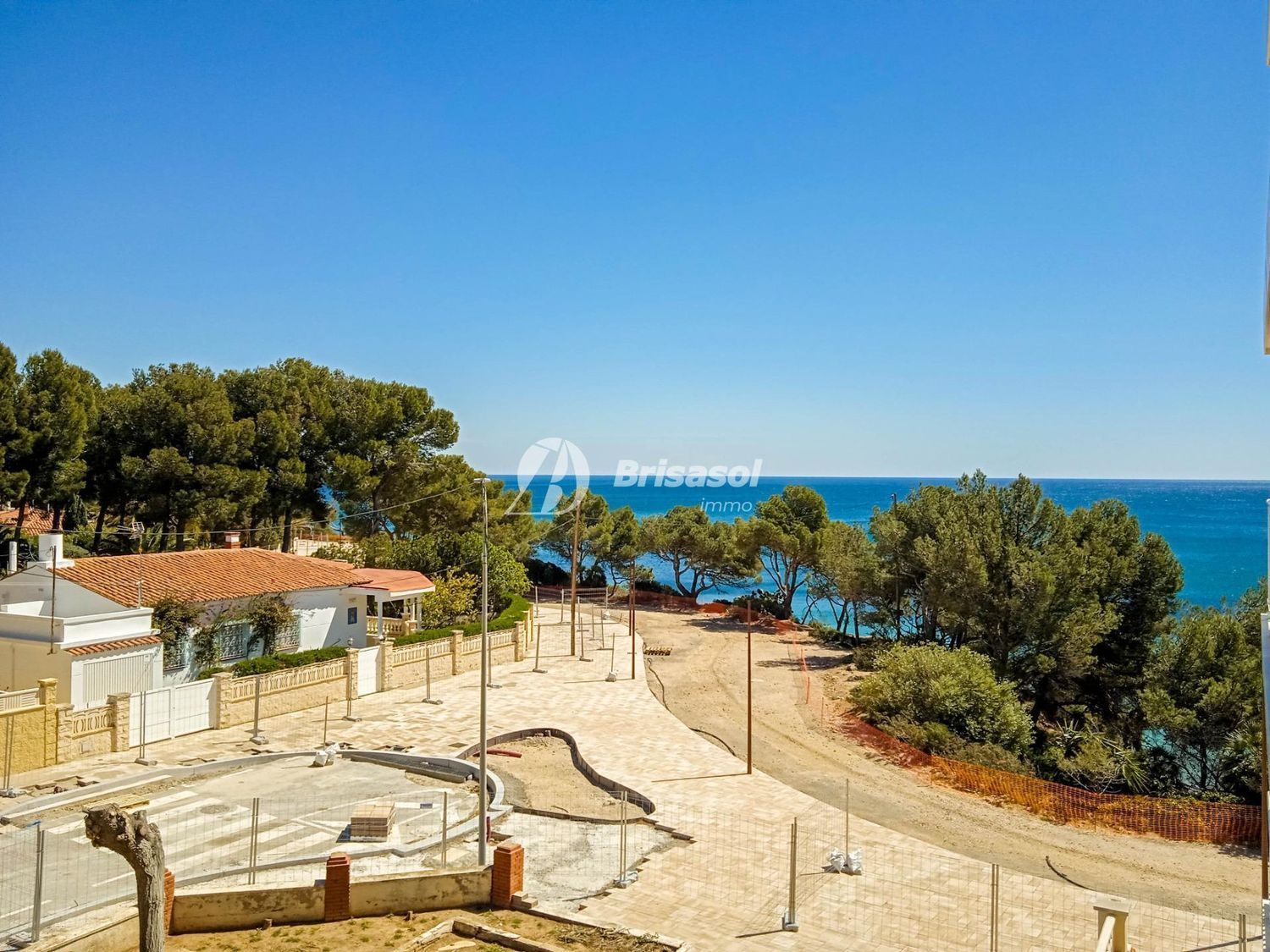 Apartamento à venda, em frente ao mar, na Avenida Ferrocarril, em Mont-Roig del Camp.