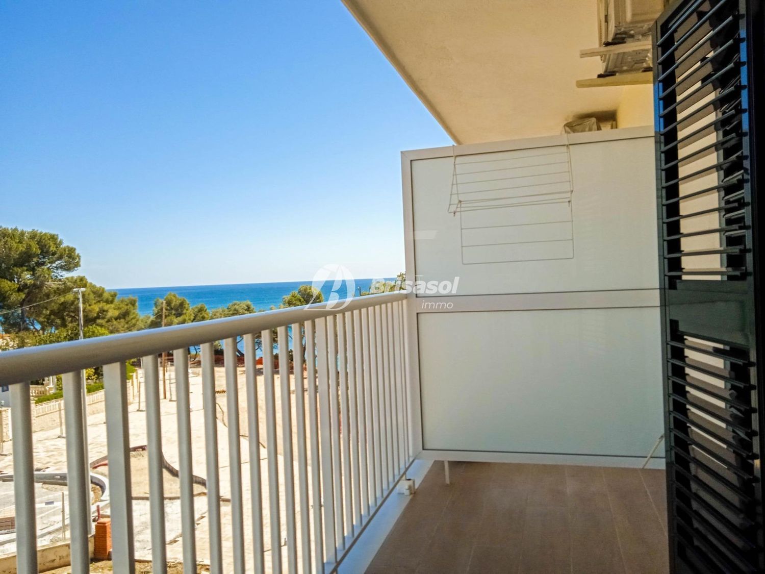 Apartamento à venda, em frente ao mar, na Avenida Ferrocarril, em Mont-Roig del Camp.