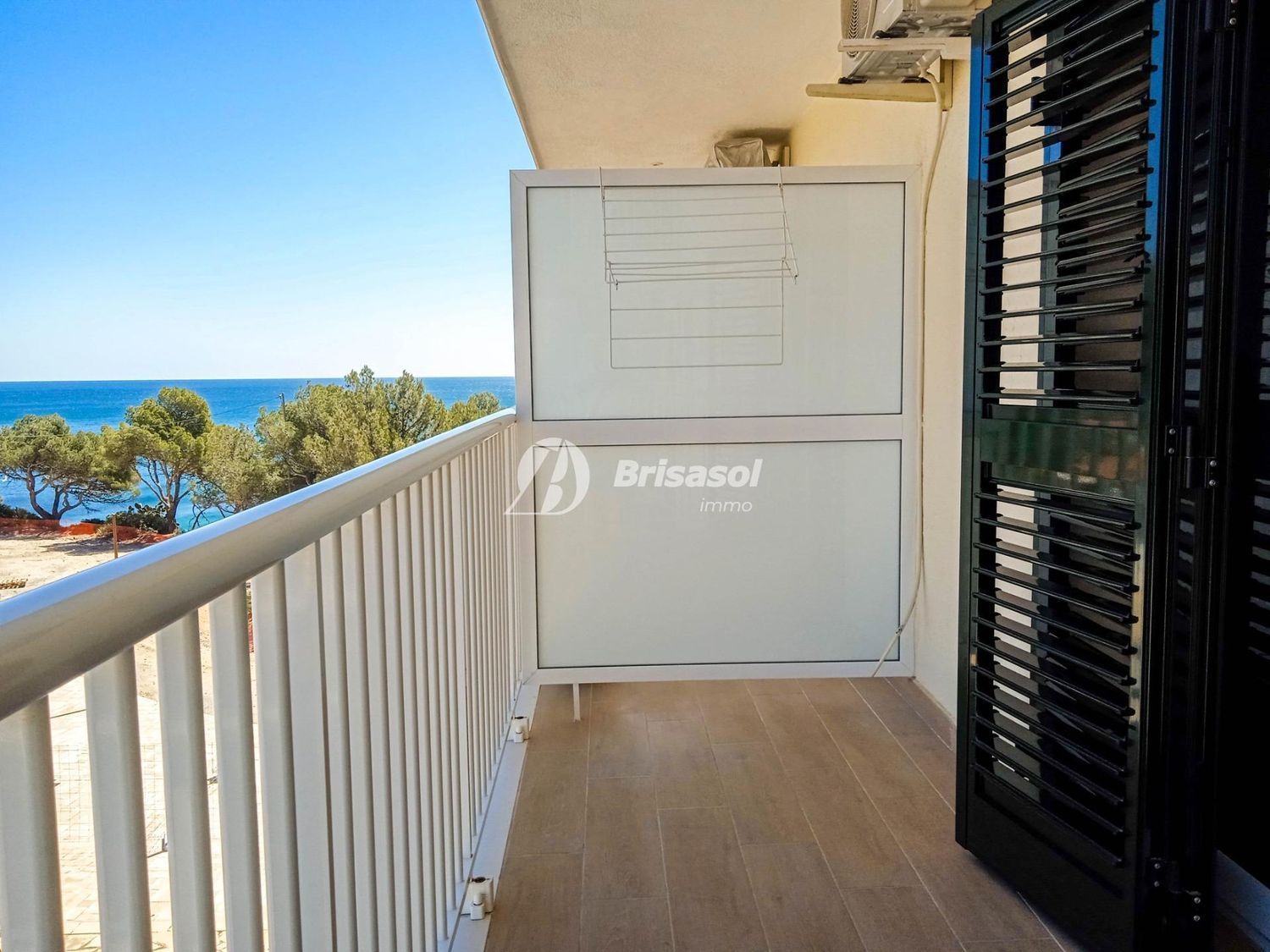 Apartamento à venda, em frente ao mar, na Avenida Ferrocarril, em Mont-Roig del Camp.