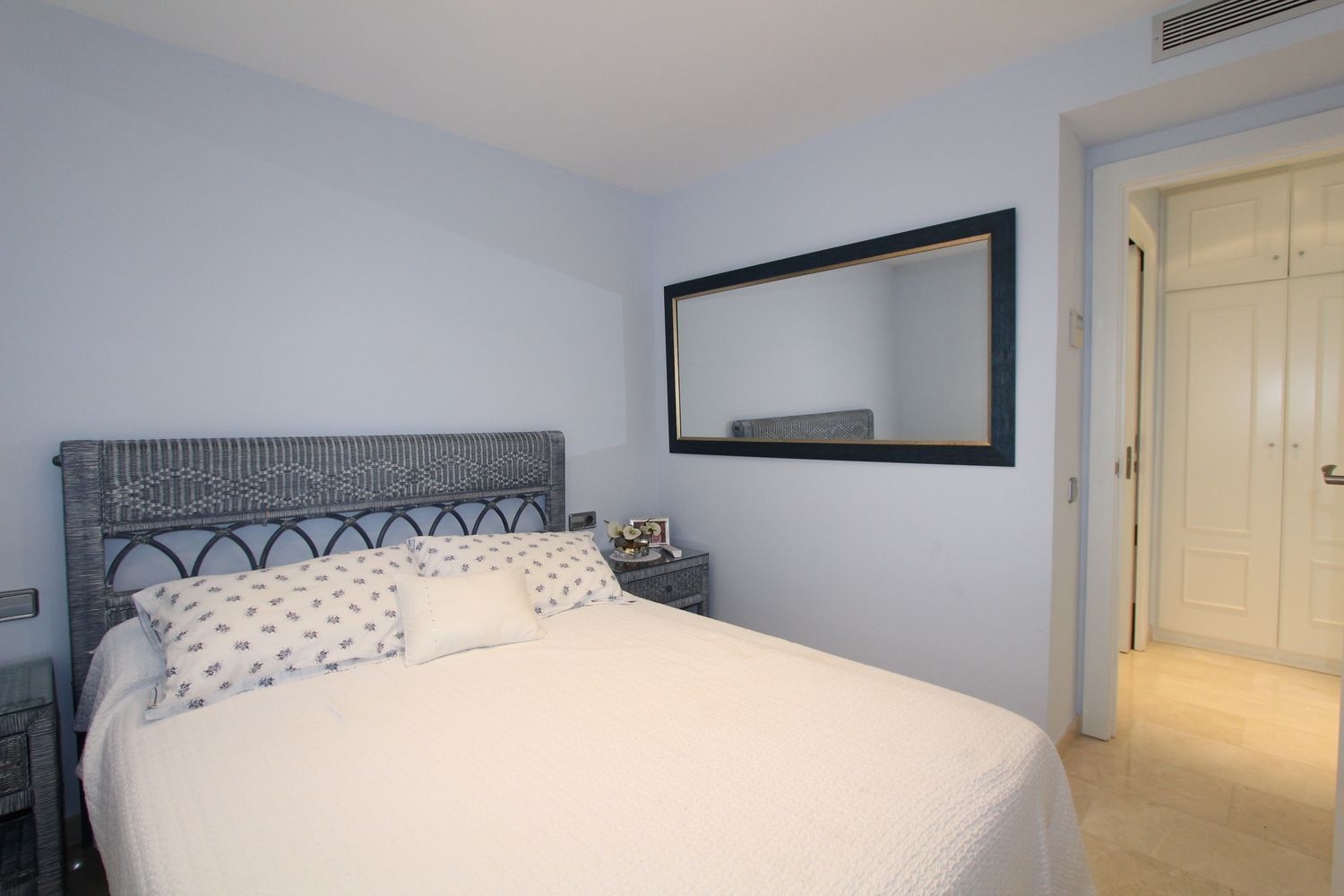 Apartamento à venda, em frente ao mar, na rua Baixada Platja Cristall, em Mont-Roig del Camp.