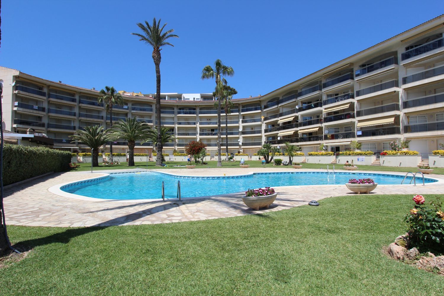 Apartamento à venda, em frente ao mar, na rua Baixada Platja Cristall, em Mont-Roig del Camp.