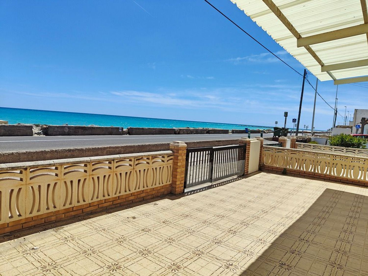 Casa à venda, em primeira linha de mar em Partida Playa Torre, em Castellón.