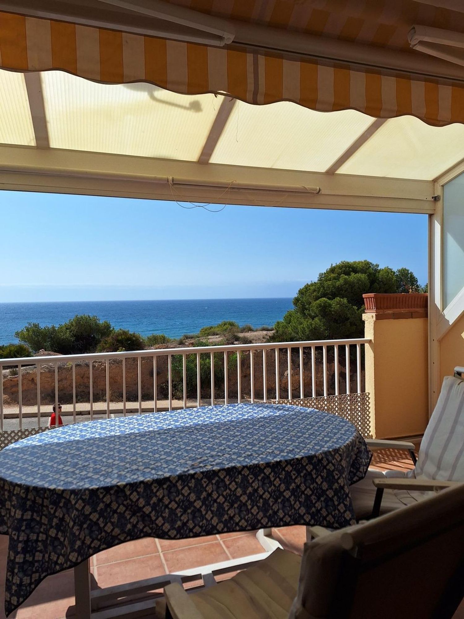 Casa para venda, em primeira linha de mar em Aguamarina, em Orihuela.