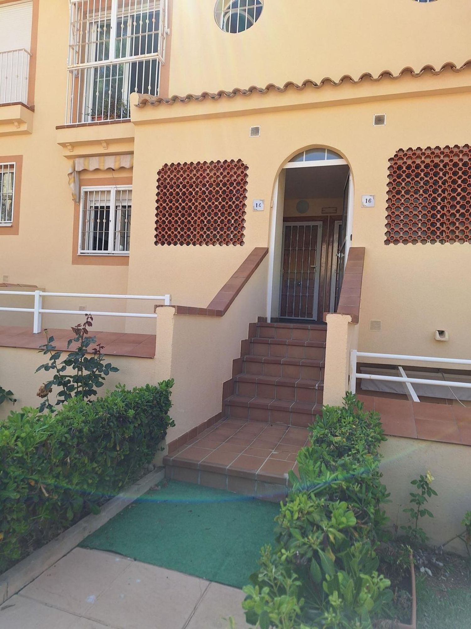 Casa en venta, en primera linea de mar en Aguamarina, en Orihuela.