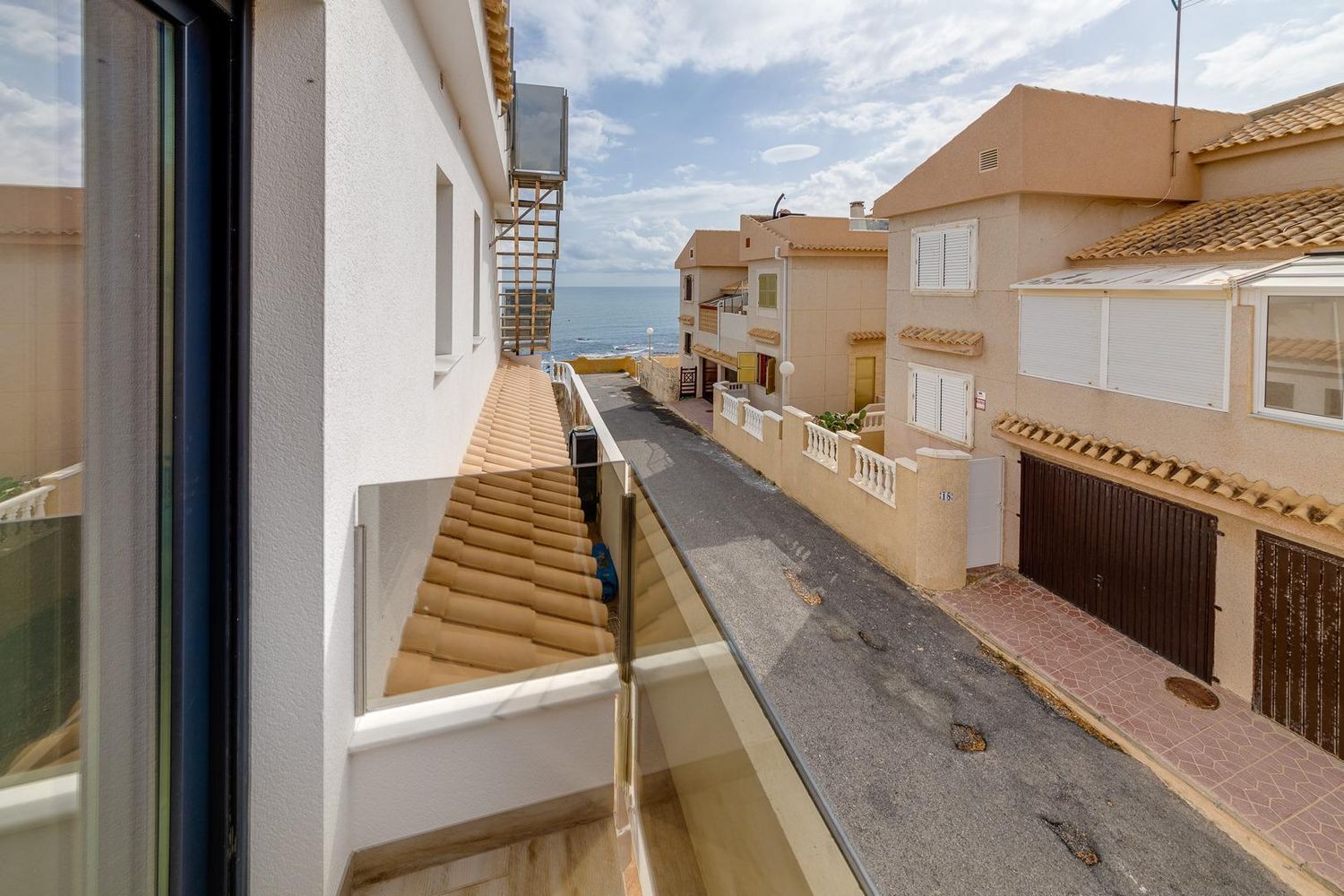 House for sale, in first line of sea in torre del moro, in Torrevieja.