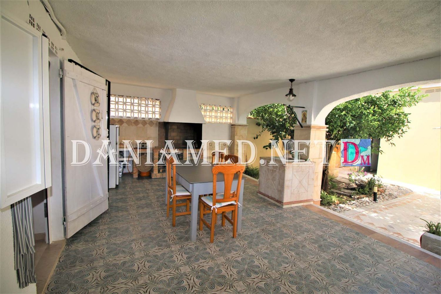 Semi-detached house for sale, in first sea line, in the neighborhood of Devesses, in Denia.