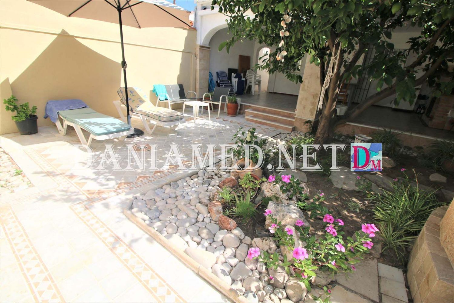 Semi-detached house for sale, in first sea line, in the neighborhood of Devesses, in Denia.