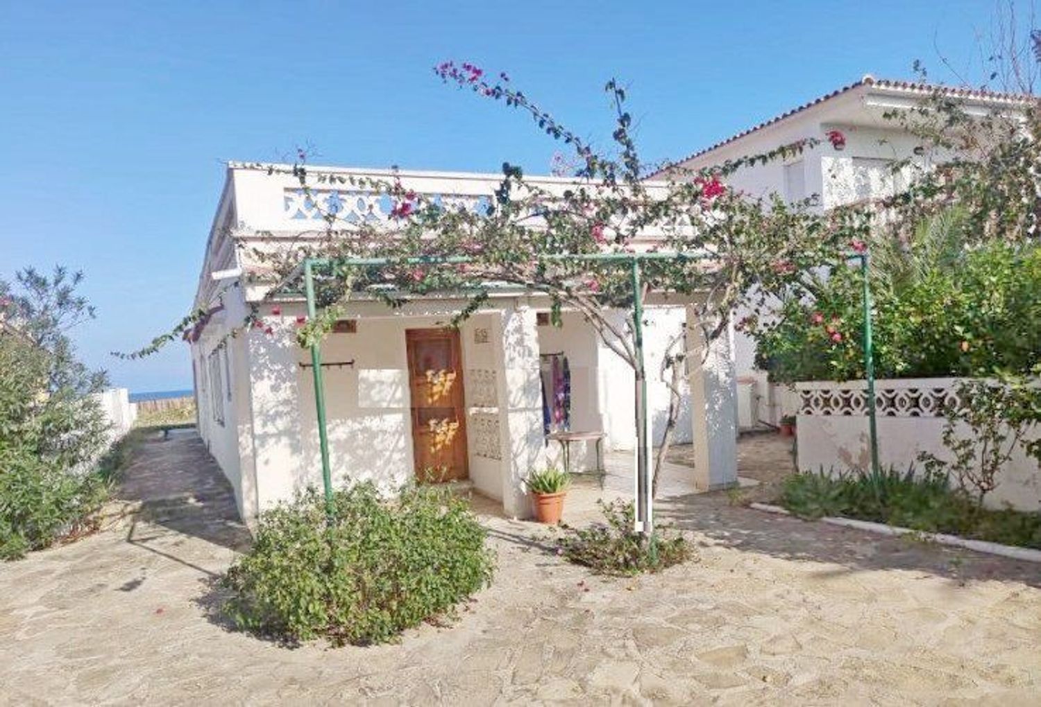 House for sale, in first line to the sea in devesses, in denia