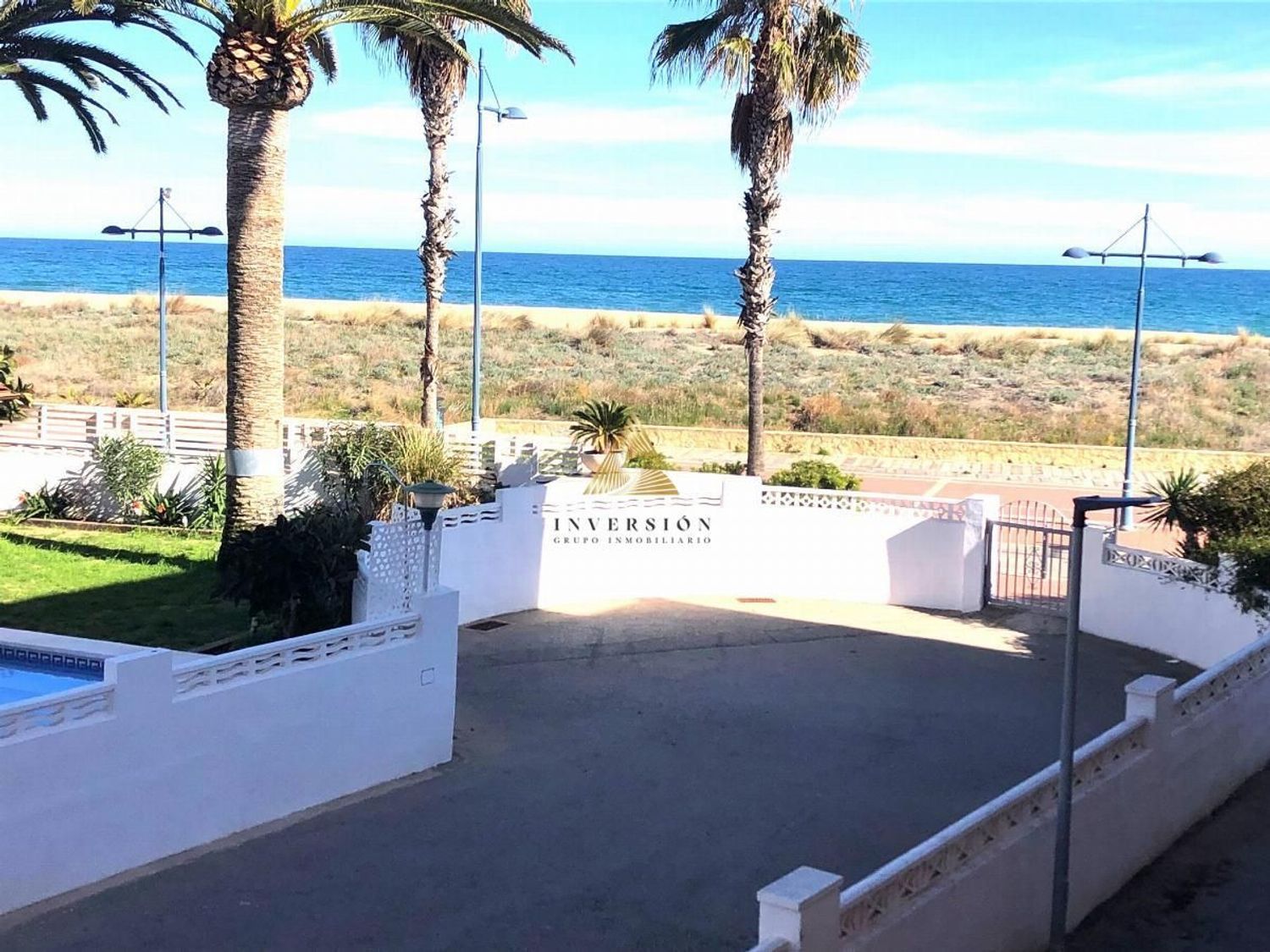 Apartment for sale, in first line of sea in Playa Norte, in Peñiscola.