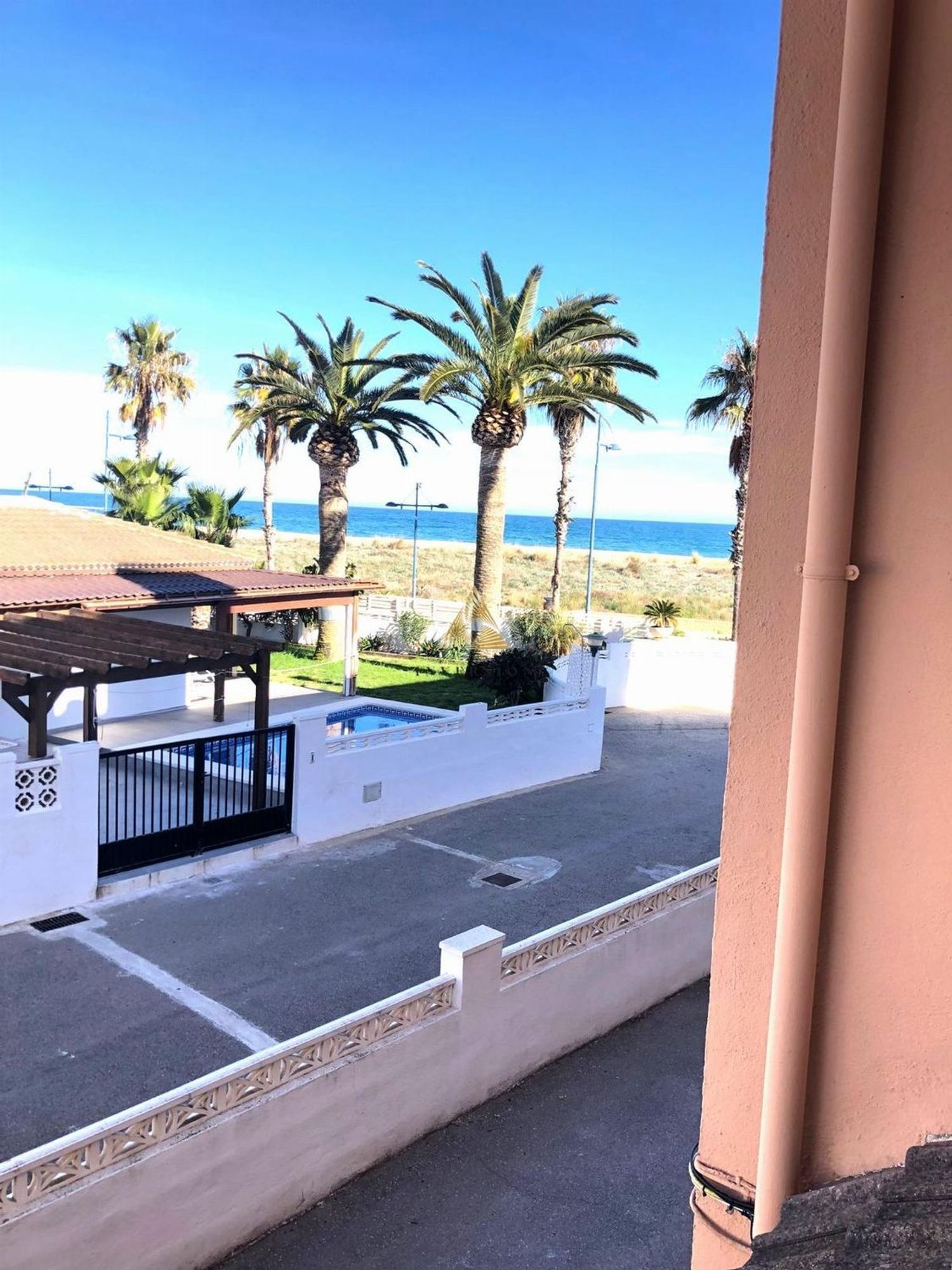 Apartment for sale, in first line of sea in Playa Norte, in Peñiscola.