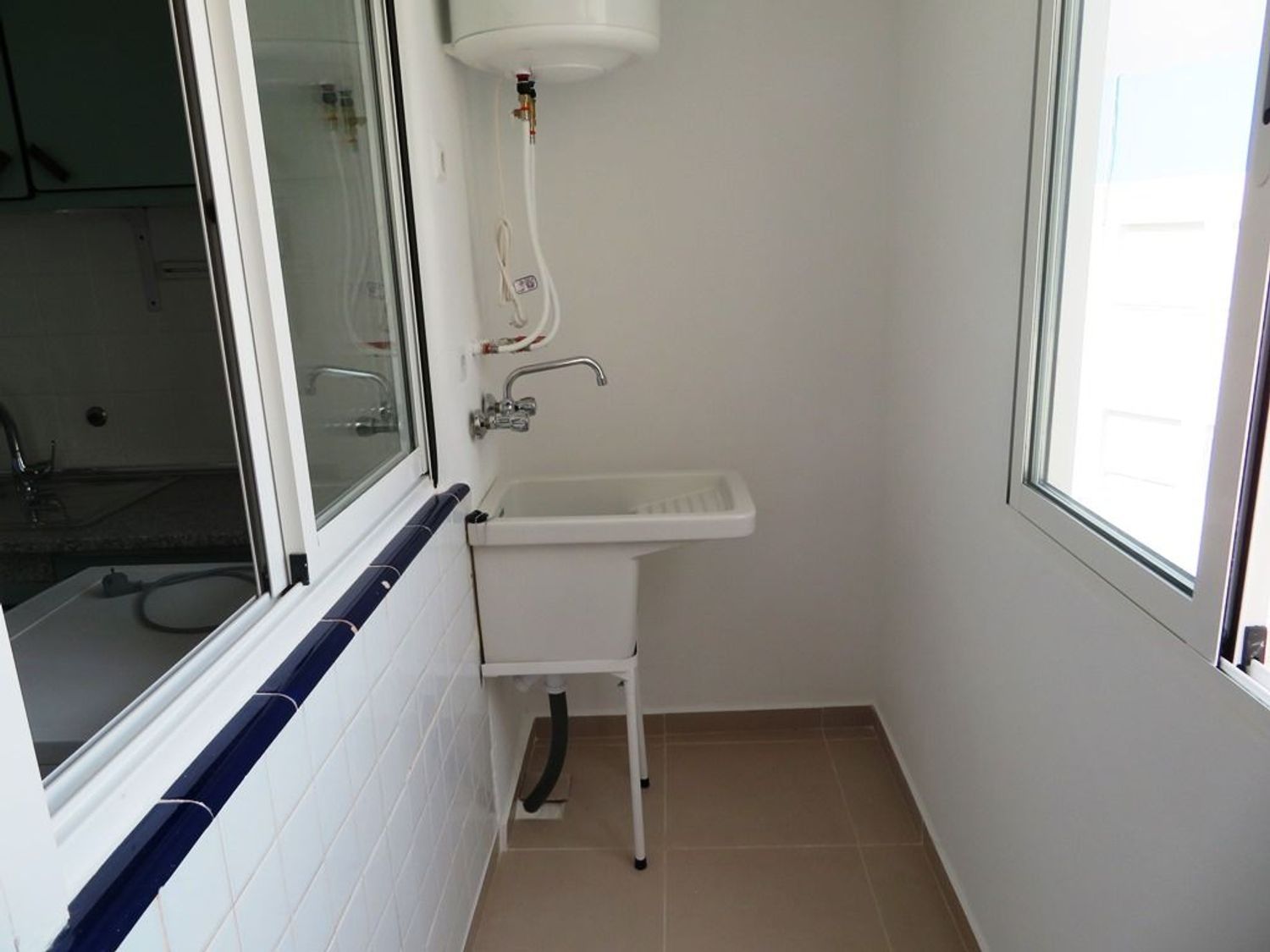 Apartamento à venda, em primeira linha de mar em Devesses - Monte Pego, em Denia.