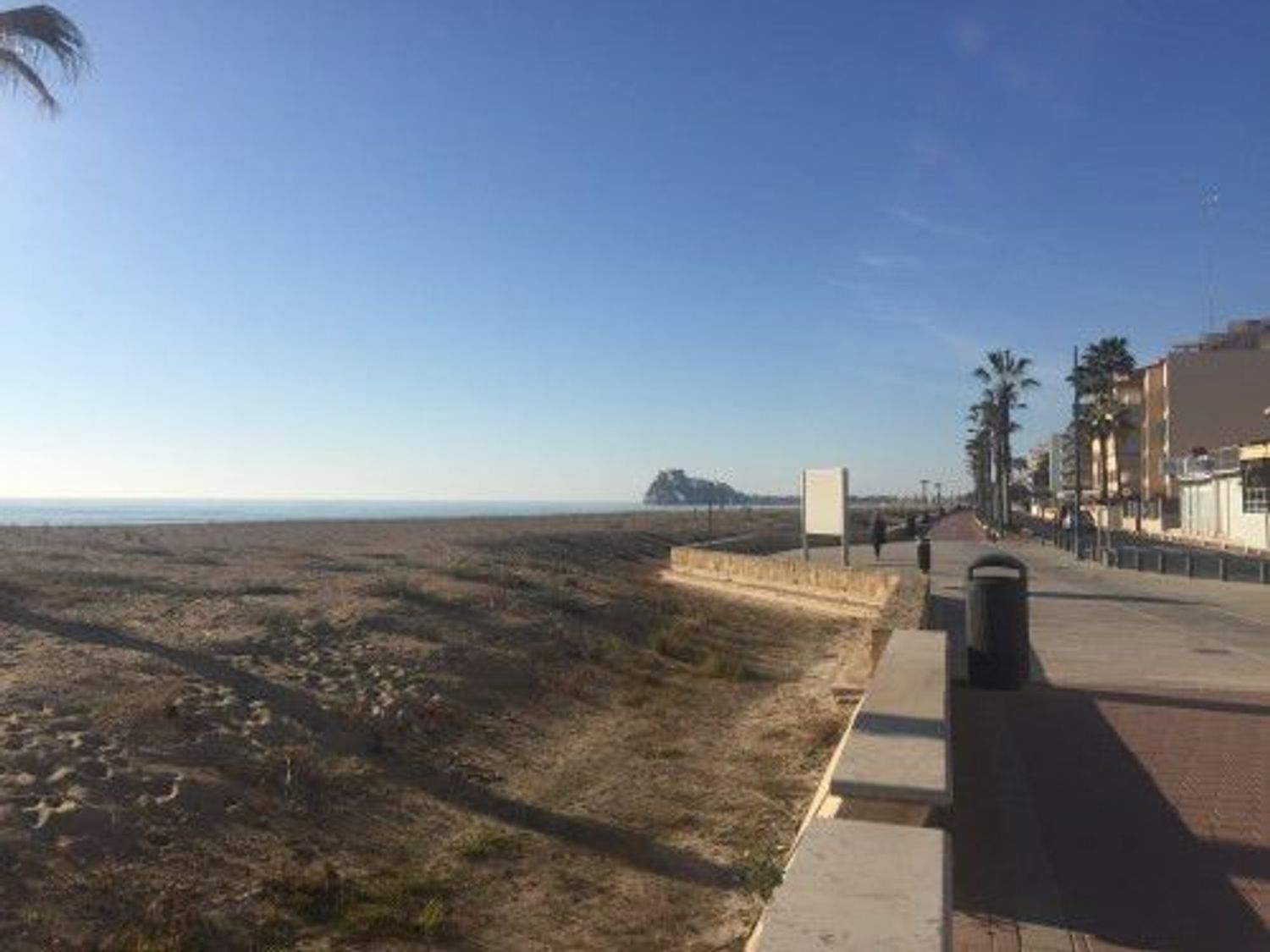 Apartamento à venda, em frente ao mar, na Avenida del Papa Luna, em Peñiscola.