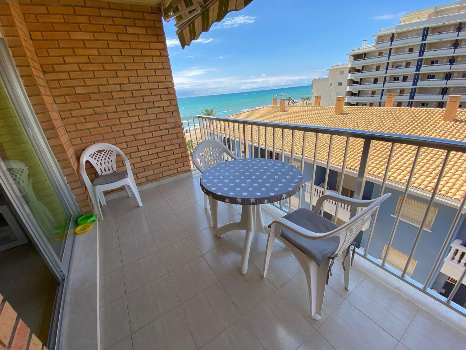 Apartment for sale, in first line of sea in Avenida del Papa Luna, in Peñiscola.