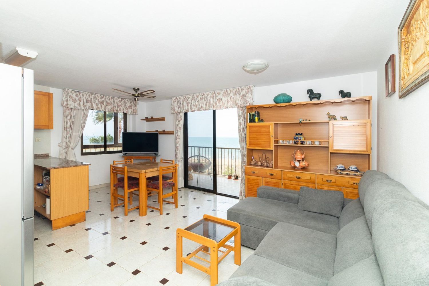 Apartment for sale, in first line of sea in Playa Norte, in Peñiscola.