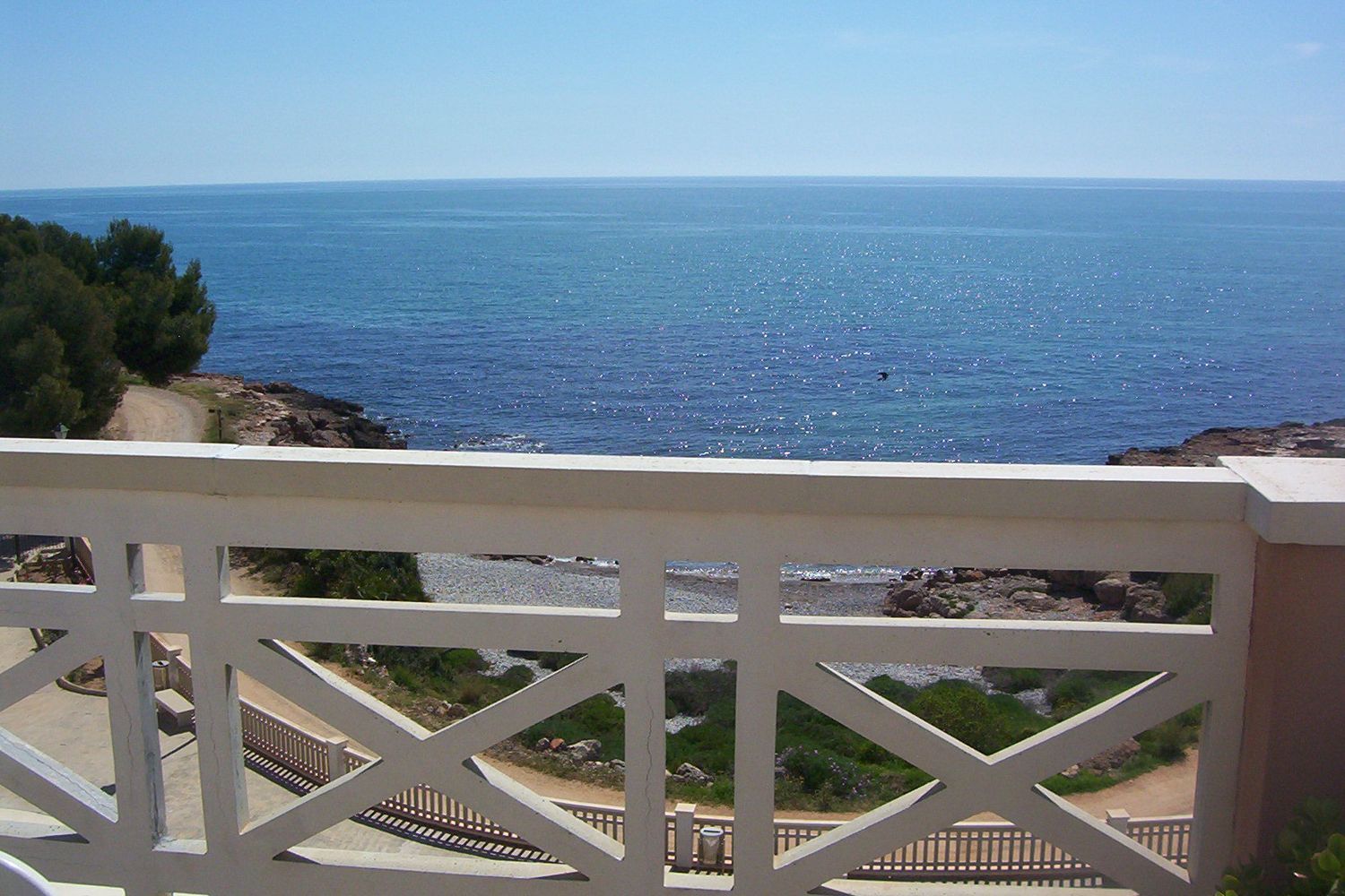 Penthouse for sale, in first line of sea in Cala Puerto Azul, in Peñiscola.