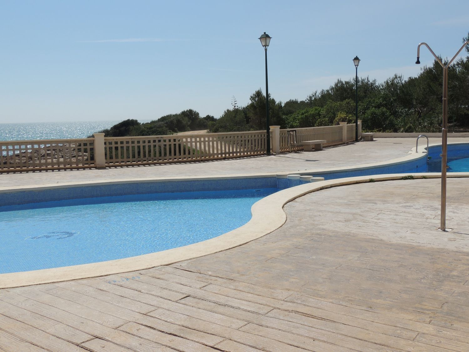 Penthouse for sale, in first line of sea in Cala Puerto Azul, in Peñiscola.