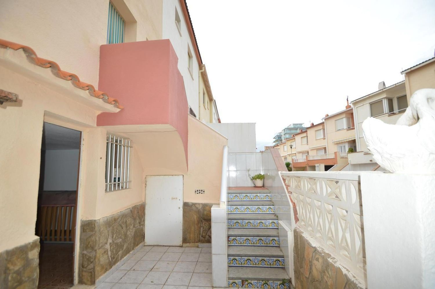 Terraced house for sale, in first line of sea Avenida del papa luna, in Peñiscola.