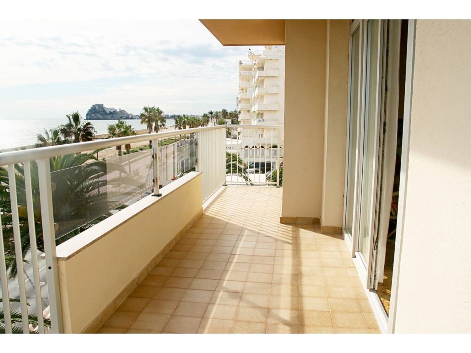 Apartment for sale, in first line of sea in Avenida del Papa Luna, in Peñiscola.