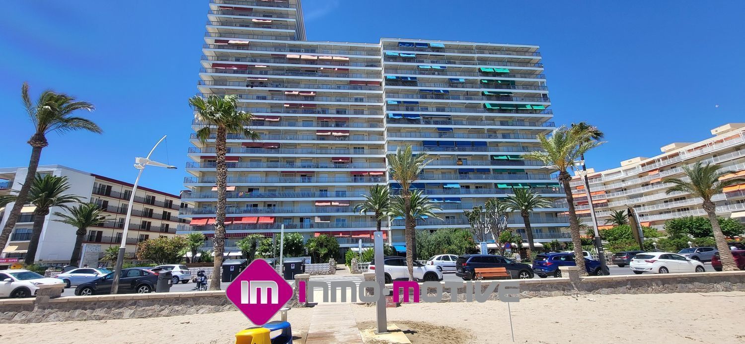 Apartment for sale, in first line of sea in Avenida del papa Luna, in Peñiscola.