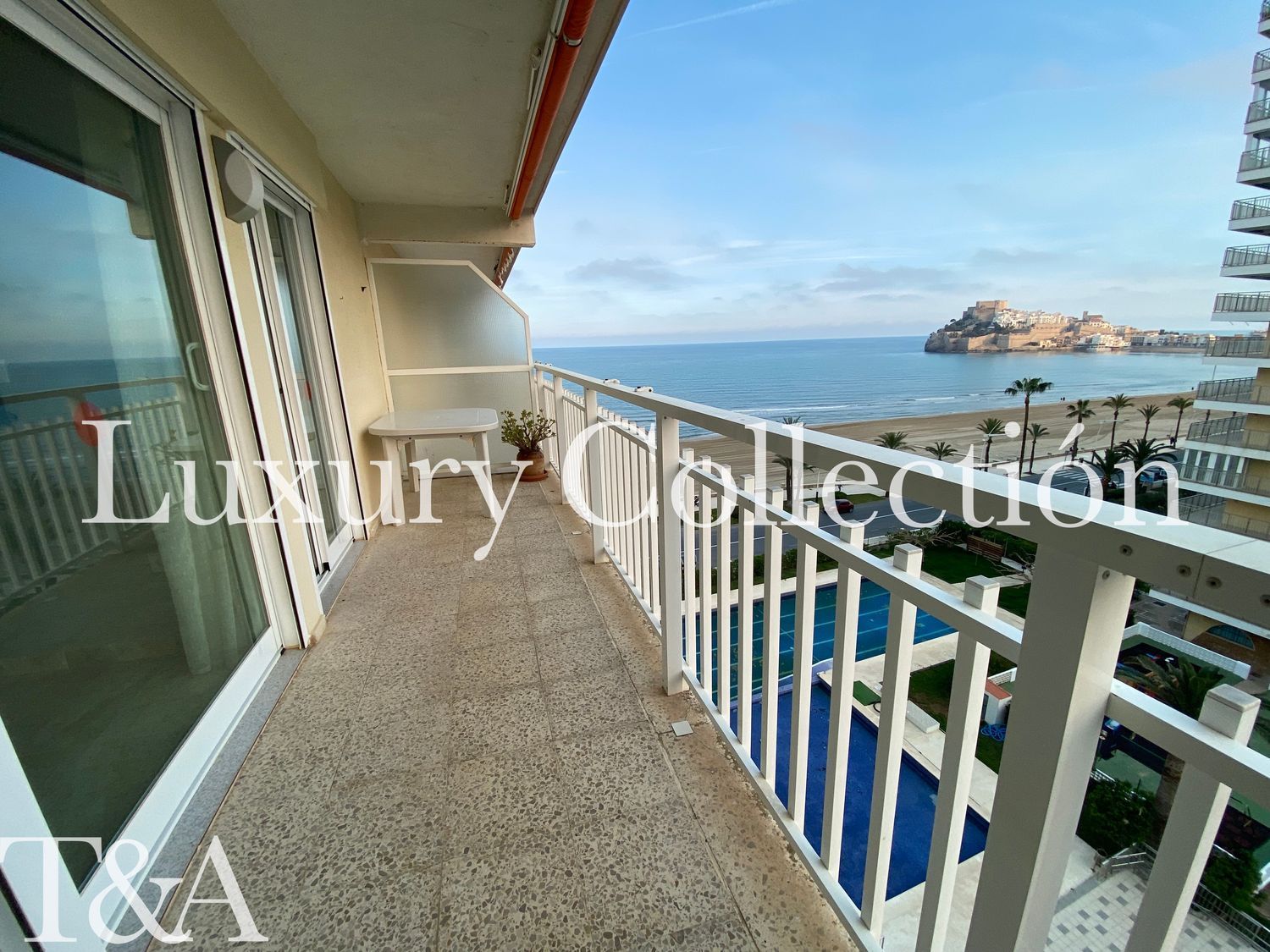 Apartment for sale, in first line of sea in Avenida del Papa Luna, in Peñiscola.