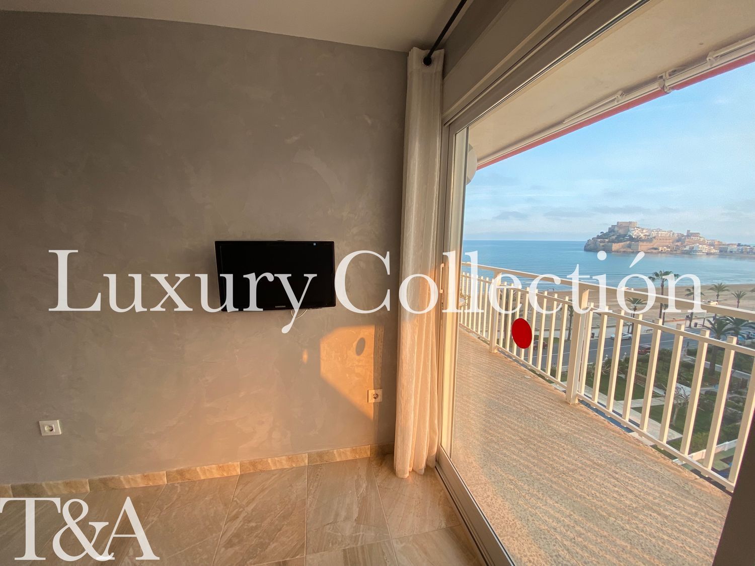 Apartment for sale, in first line of sea in Avenida del Papa Luna, in Peñiscola.