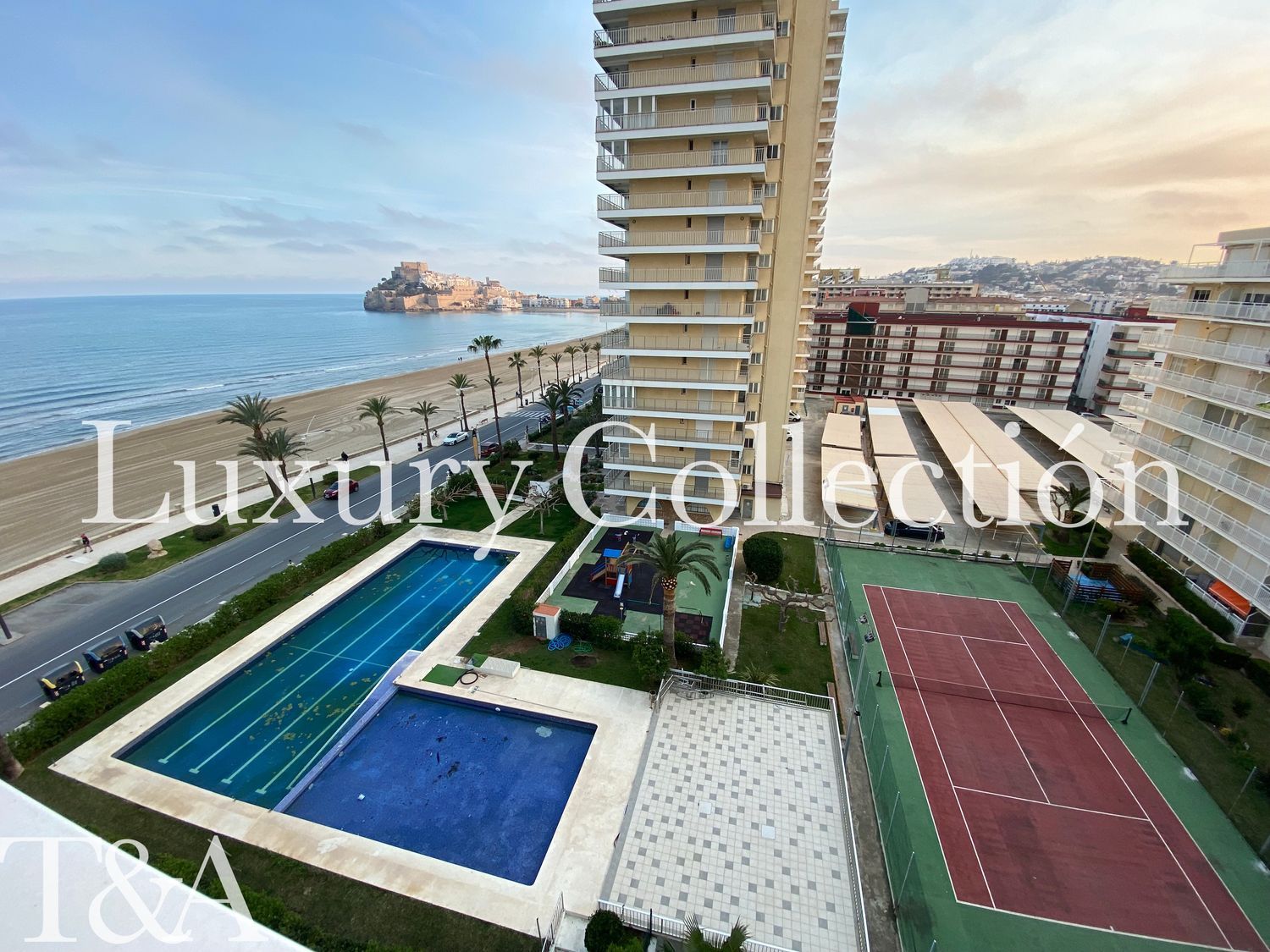 Apartment for sale, in first line of sea in Avenida del Papa Luna, in Peñiscola.