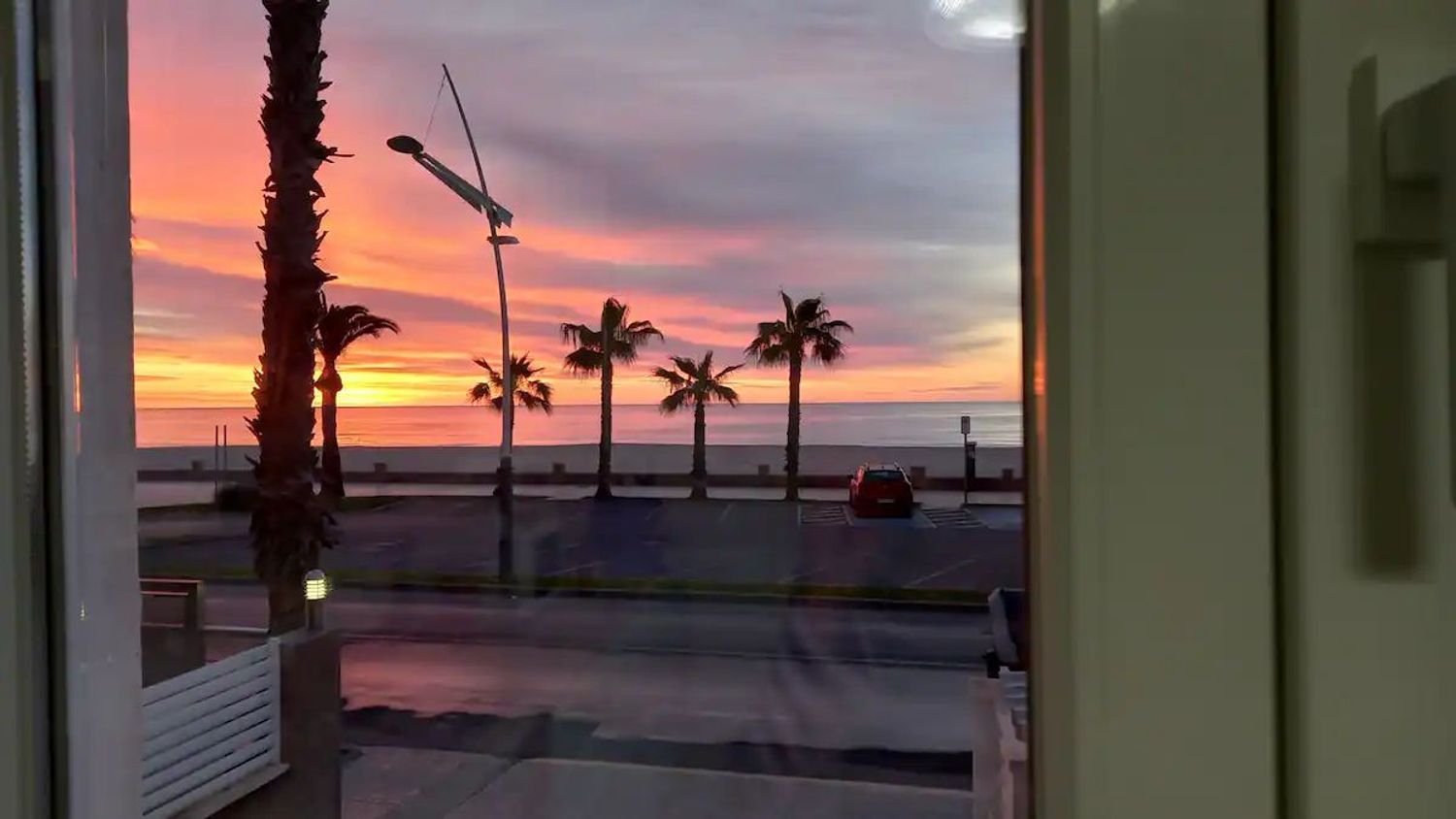 Xalet adossat en venda, a primera línia de mar a Avenida del papa Luna, a Peníscola.