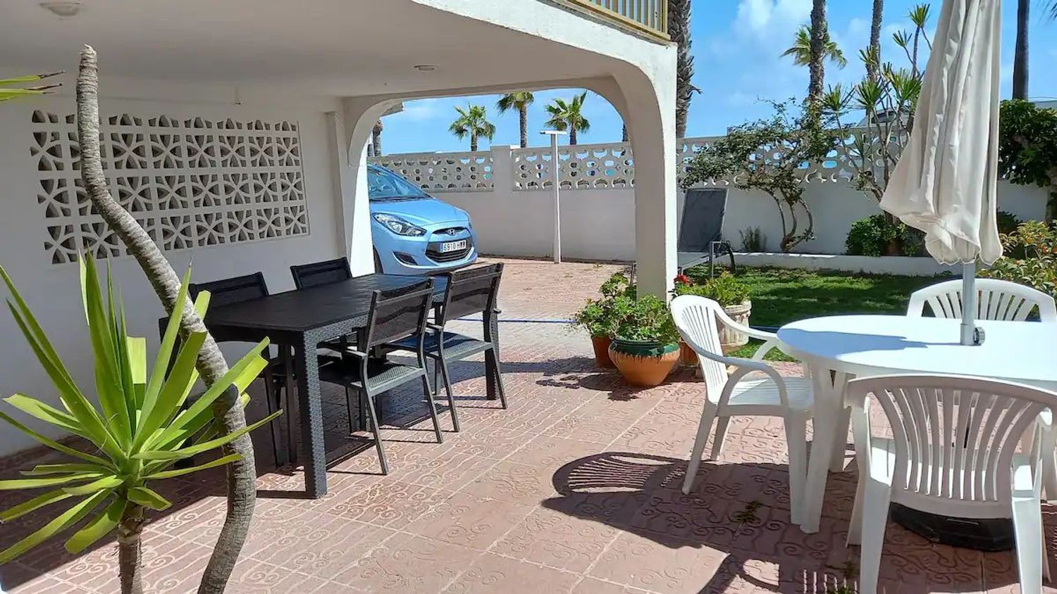 Terraced house for sale, in first line of sea in Avenida del papa Luna, in Peñiscola.