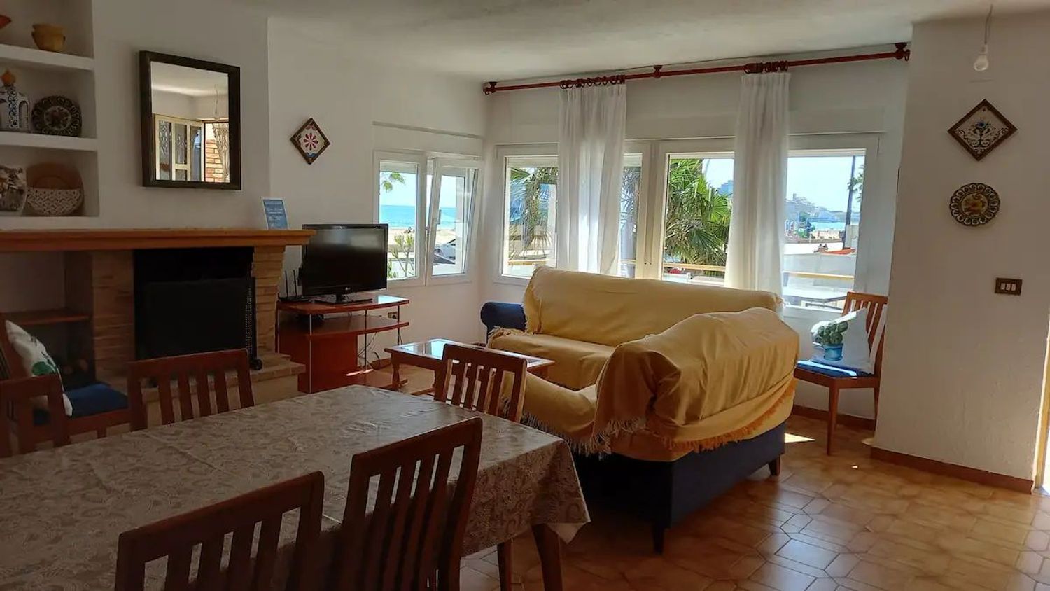 Terraced house for sale, in first line of sea in Avenida del papa Luna, in Peñiscola.