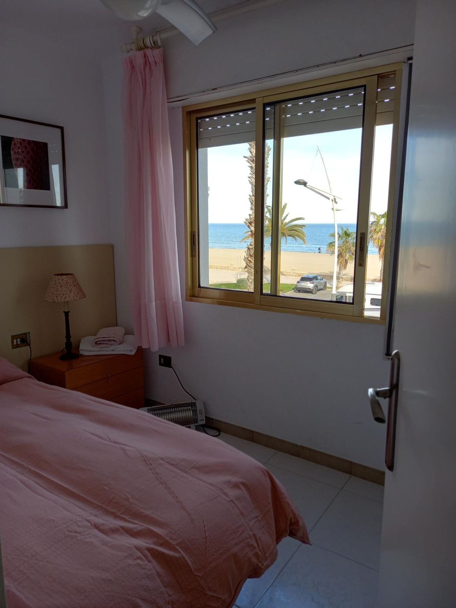 Terraced house for sale, in first line of sea in Avenida del papa Luna, in Peñiscola.