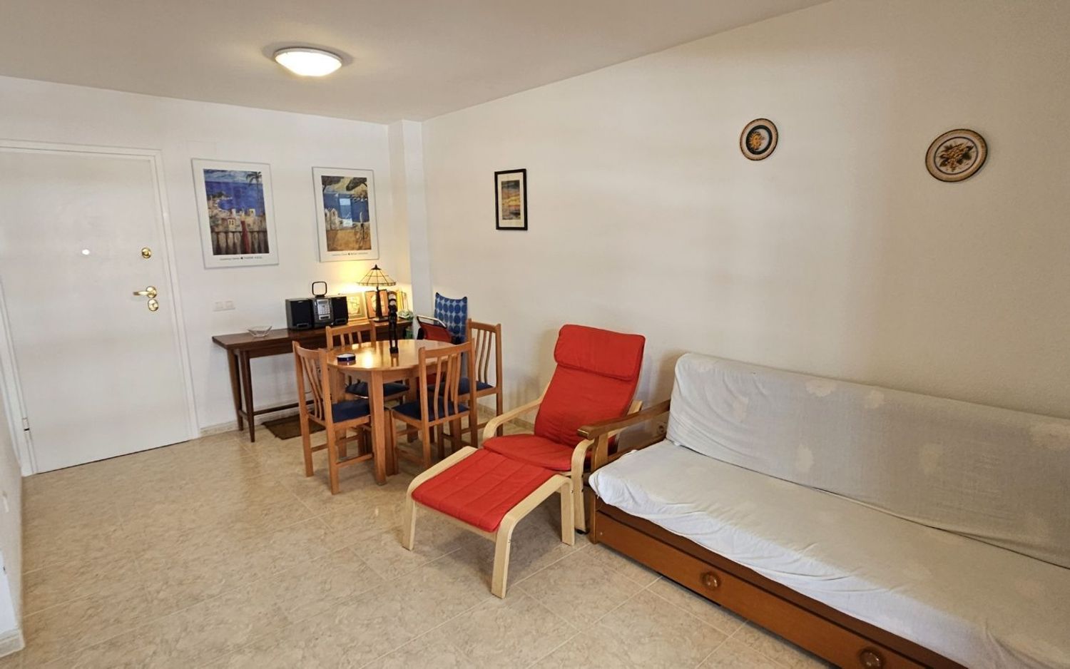 Apartamento à venda, em primeira linha de mar na rua Amplaries, em Oropesa del Mar.