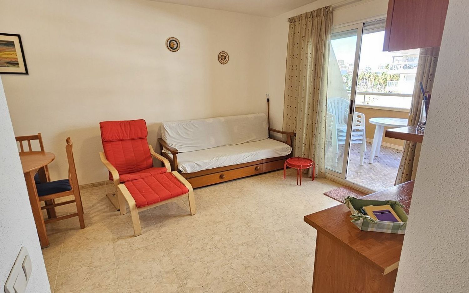 Apartamento à venda, em primeira linha de mar na rua Amplaries, em Oropesa del Mar.