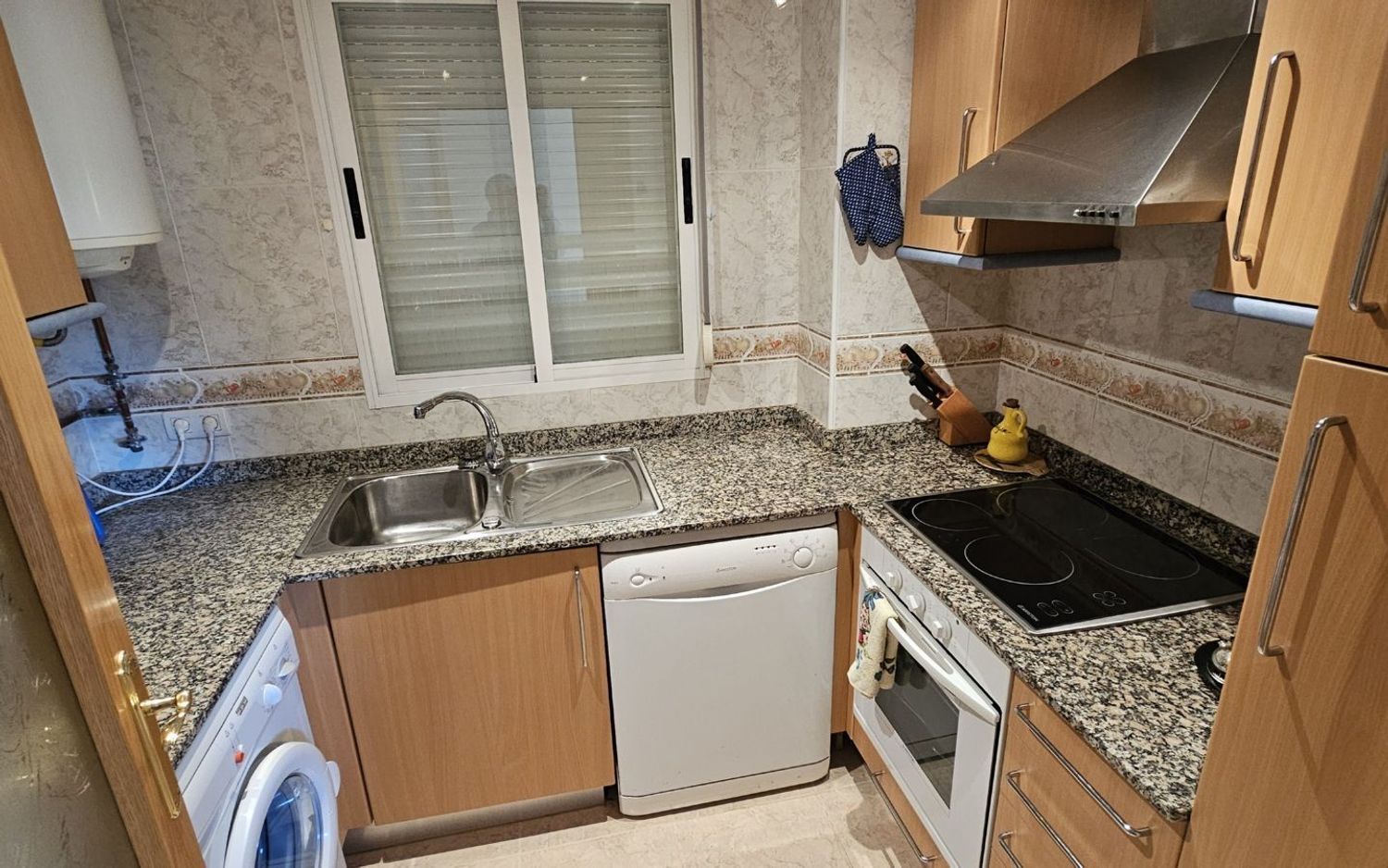 Piso en venta, en primera linea de mar en Calle Amplaries, en Oropesa del Mar.