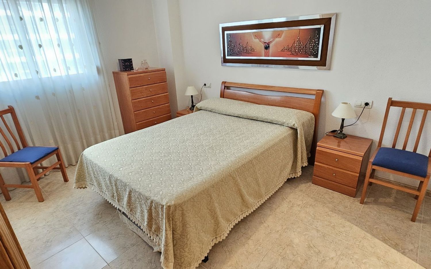 Apartamento à venda, em primeira linha de mar na rua Amplaries, em Oropesa del Mar.