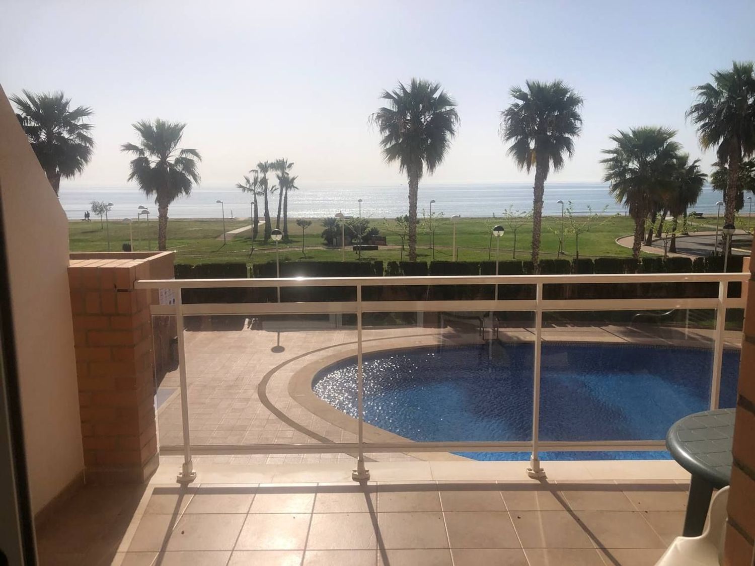 Apartamento à venda, em primeira linha de mar na rua Amplaries, em Oropesa del Mar.