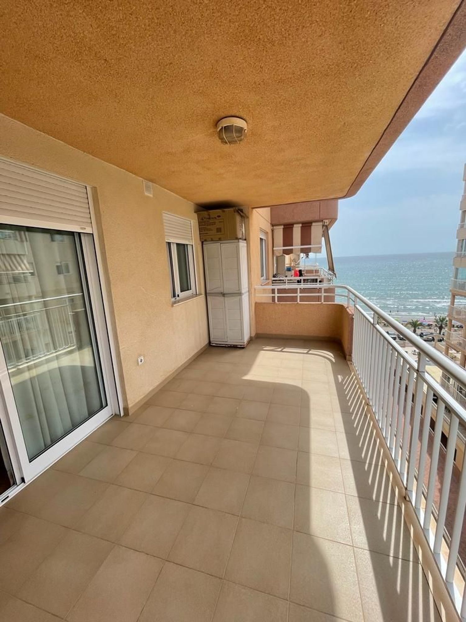 Apartamento à venda, em primeira linha de mar no Paseo Marítim del mediterrani. em Oropesa del Mar.