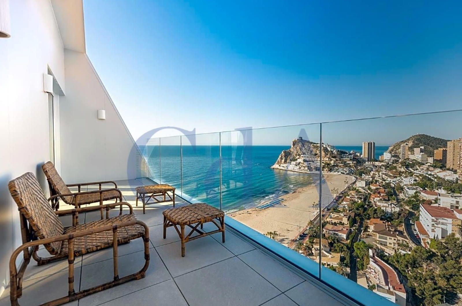 Luxury apartment for sale, in first line of sea in Vicente Llorca Alós, in Benidorm.