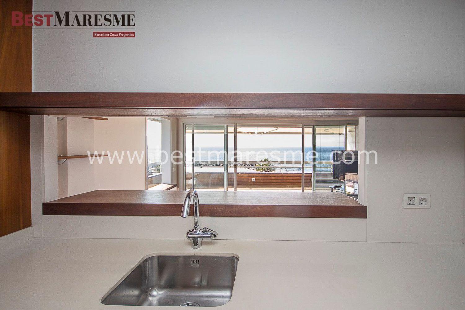 Piso en venta, en primera linea de mar en Passeig dels Anglesos, en Caldes d'Estrac,