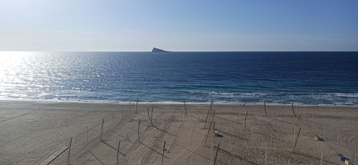 Ático en venta, en primera linea de mar en Playa de Poniente, en Benidorm.