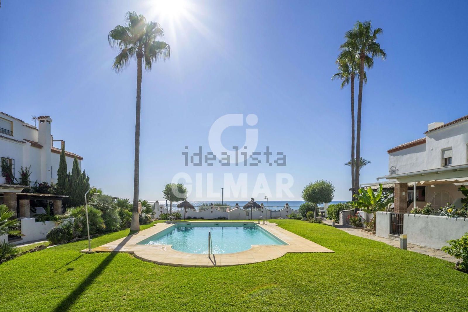 Chalet en Primera Línea de Mar en Casares en Costa Del Sol